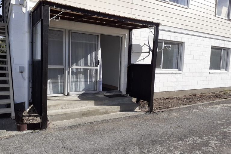 Photo of property in 1/192 Onepu Road, Lyall Bay, Wellington, 6022
