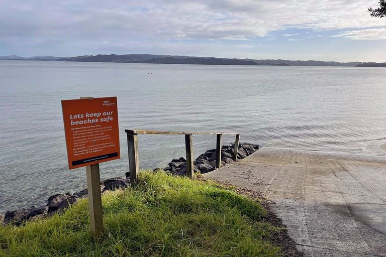 Photo of property in 3 Endeavour Place, One Tree Point, 0118