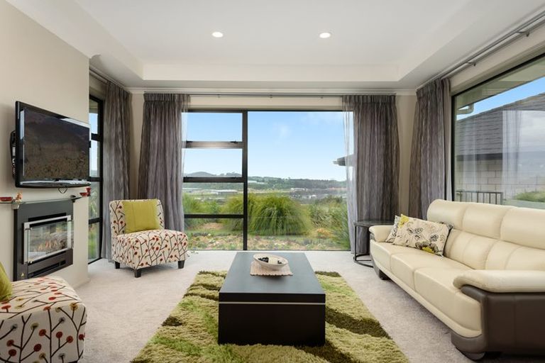 Photo of property in 26 Broadwater Close, Pyes Pa, Tauranga, 3112