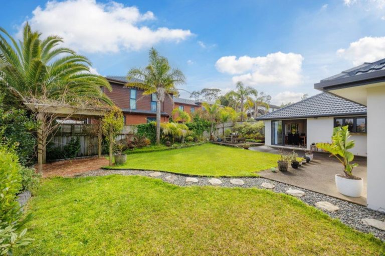 Photo of property in 6 Lough Derg Place, Pinehill, Auckland, 0632