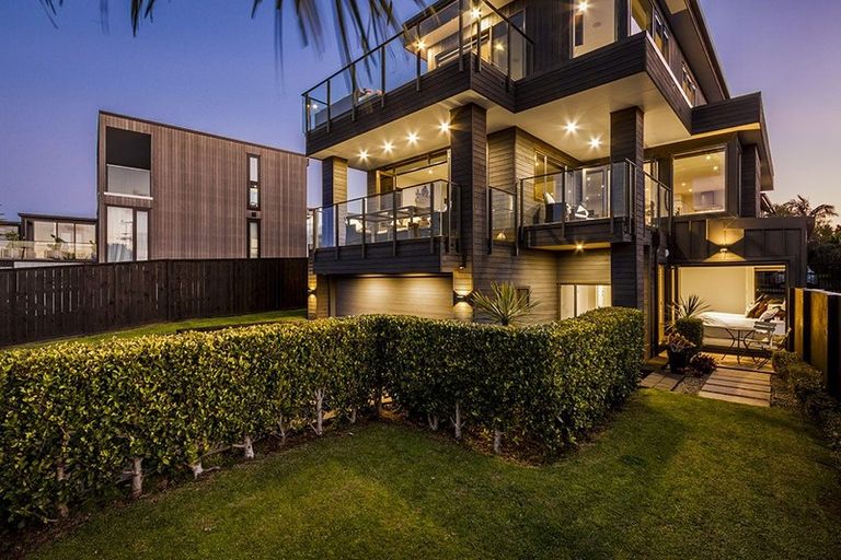 Photo of property in 33 Seacliffe Avenue, Belmont, Auckland, 0622