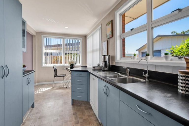 Photo of property in 9 Kennedy Place, Merrilands, New Plymouth, 4312