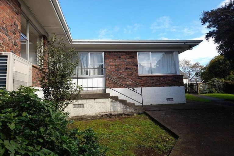 Photo of property in 2 Victoria Avenue, Waiuku, 2123
