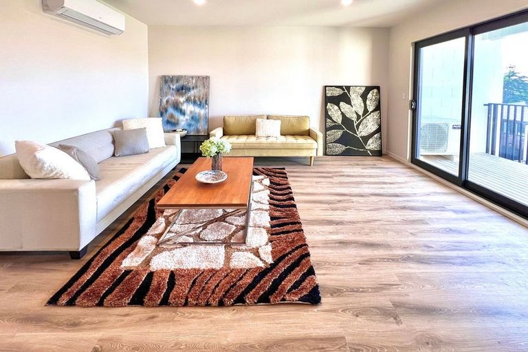 Photo of property in 2/1 Kaponga Crescent, New Lynn, Auckland, 0600