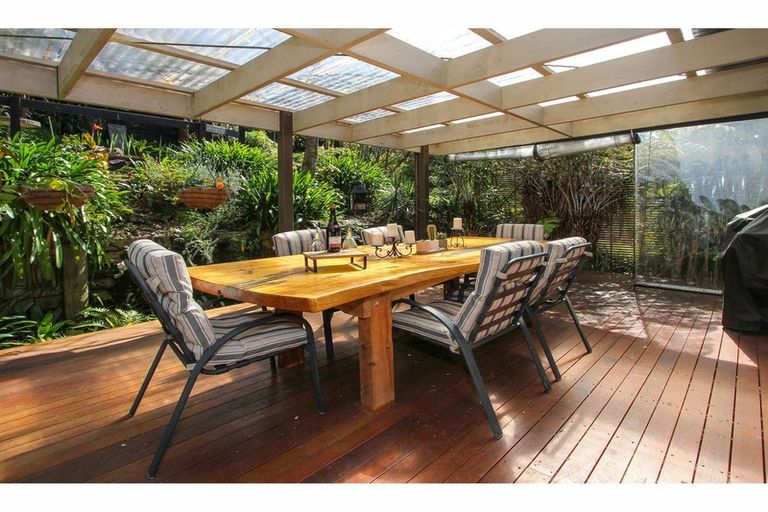 Photo of property in 1/964 Beach Road, Torbay, Auckland, 0630