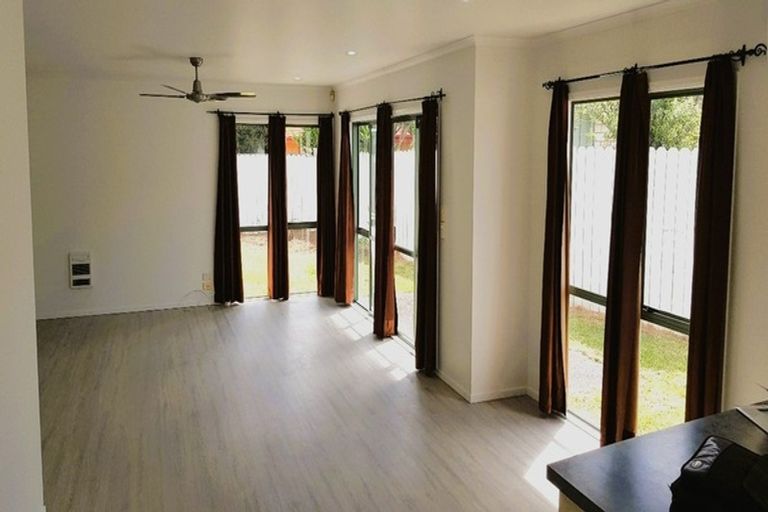 Photo of property in 8 Anton Place, Takanini, 2112