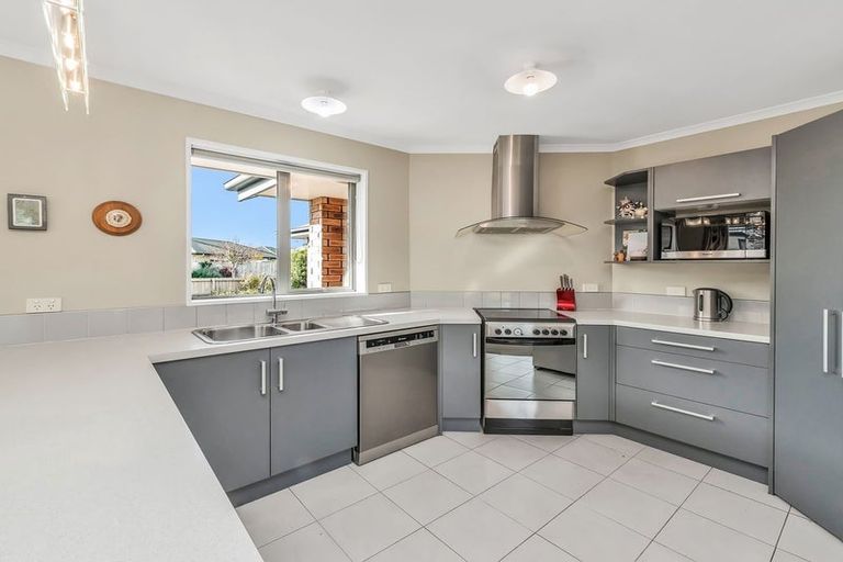 Photo of property in 16 Stanwood Grove, Darfield, 7510