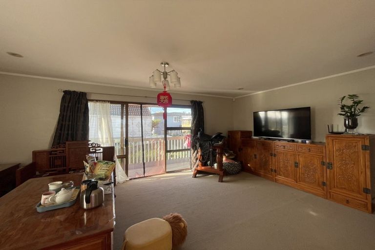 Photo of property in 1/2 Brian Avenue, Forrest Hill, Auckland, 0620