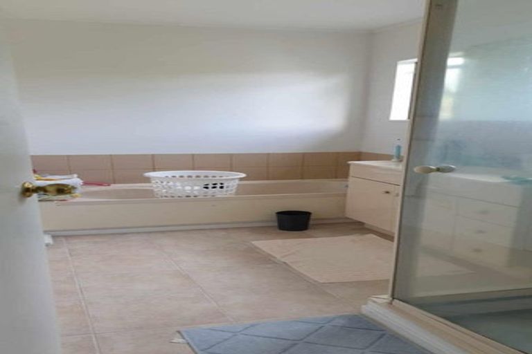 Photo of property in 7 St Lucia Place, Unsworth Heights, Auckland, 0632