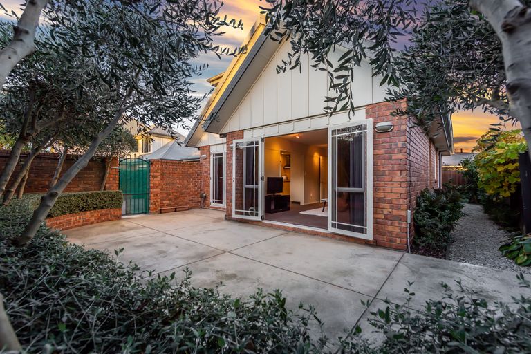 Photo of property in 11a Galway Avenue, Bryndwr, Christchurch, 8052