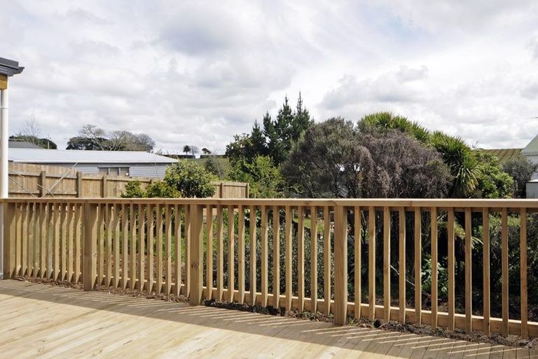Photo of property in 4a Booth Crescent, Tuakau, 2121