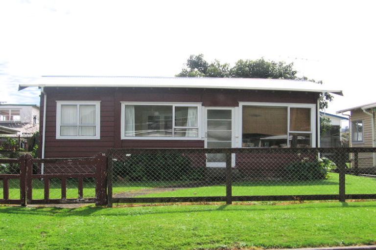 Photo of property in 16 Aputa Avenue, Te Puru, Thames, 3575