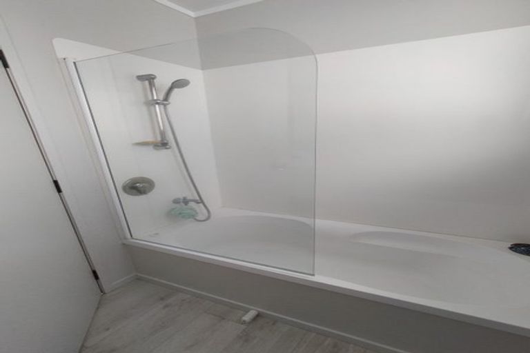 Photo of property in 10 Doone Place, Massey, Auckland, 0614