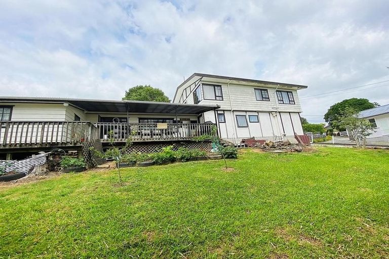 Photo of property in 15 Whaka Street, Maungaturoto, 0520