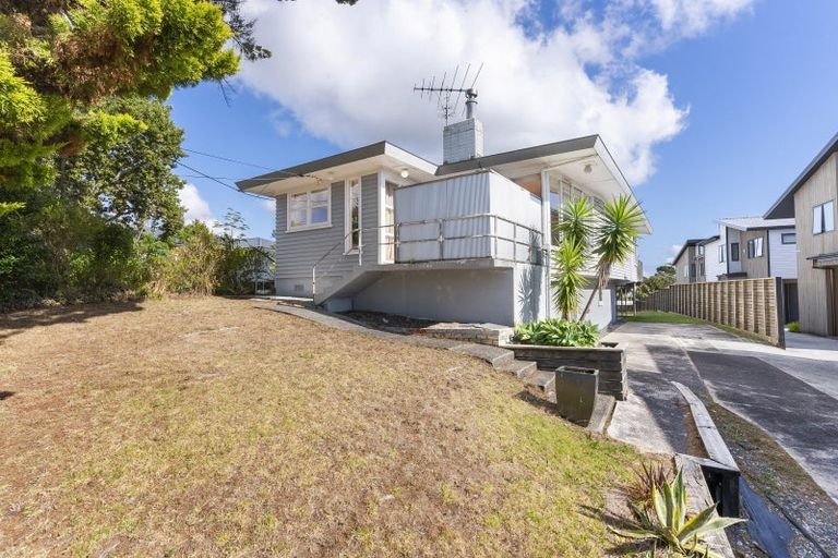 Photo of property in 83 Matipo Road, Mairangi Bay, Auckland, 0630