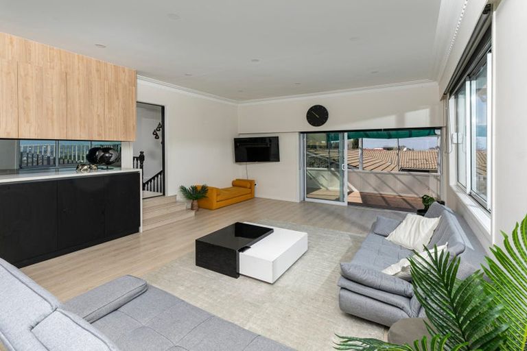 Photo of property in 250 Don Buck Road, Massey, Auckland, 0614