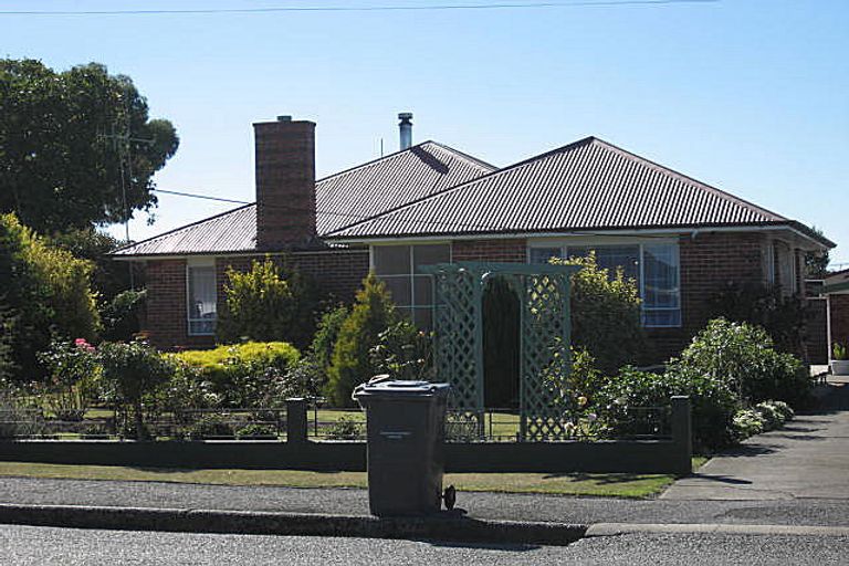 Photo of property in 8 Coronation Street, Waimate, 7924
