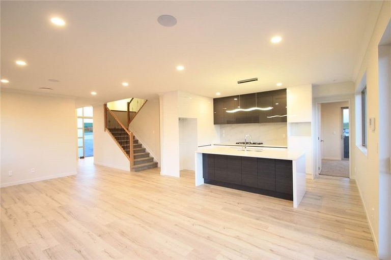 Photo of property in 11 Maka Terrace, Orewa, 0931