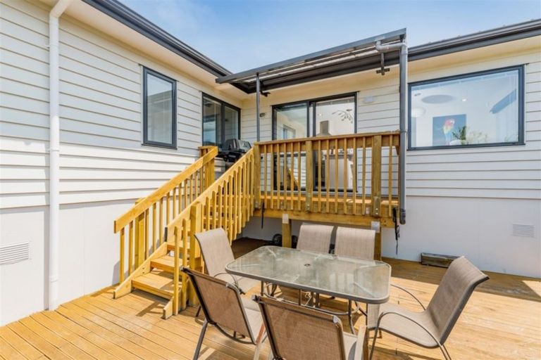 Photo of property in 6 Cityview Place, Massey, Auckland, 0614
