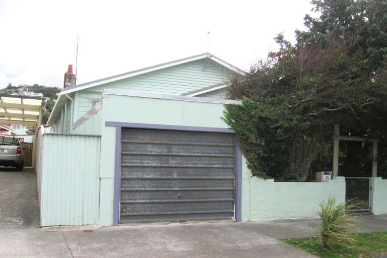 Photo of property in 21 Palm Avenue, Lyall Bay, Wellington, 6022