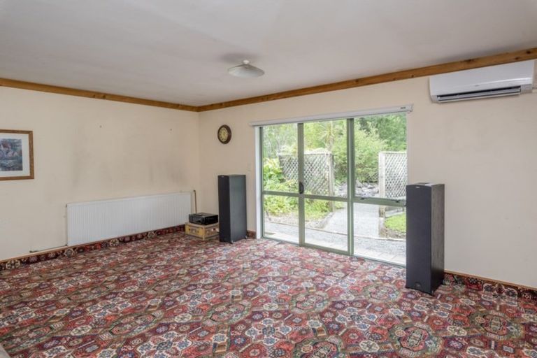 Photo of property in 14 Makahika Road, Levin, 5571