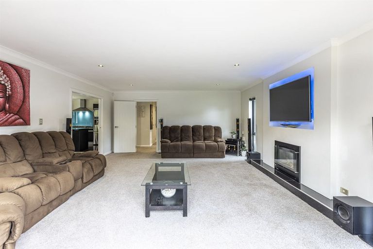 Photo of property in 5 D'urville Place, Kelvin Grove, Palmerston North, 4414