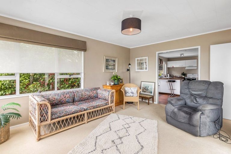 Photo of property in 14a Pokapu Street, Titirangi, Auckland, 0600
