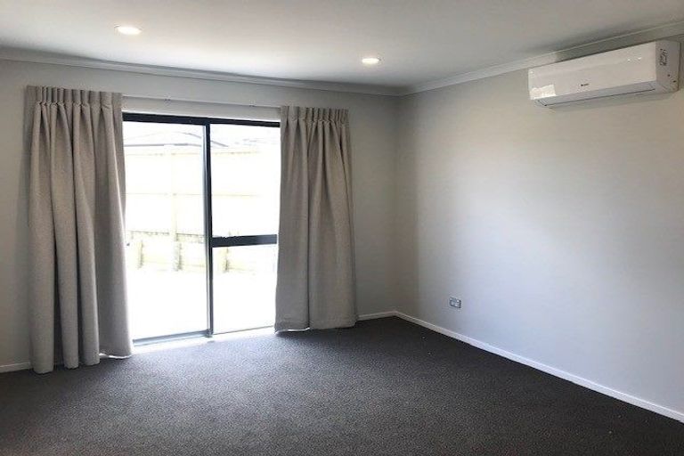 Photo of property in 74 Twin Parks Rise, Papakura, 2110
