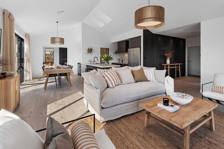 Photo of property in 1 Glenbervie Drive, Glenbervie, 0173