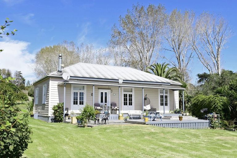 Photo of property in 10 Rangiora Road, Kaiwaka, 0573