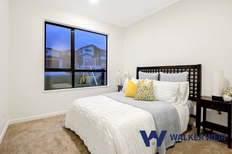 Photo of property in 19 Syd Grant Crescent, Orewa, 0931