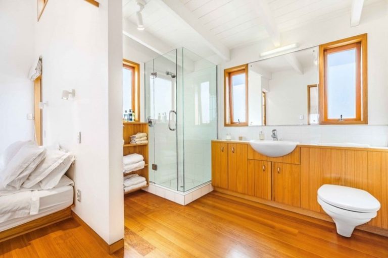 Photo of property in 127 Marine Parade North, Piha, New Lynn, 0772