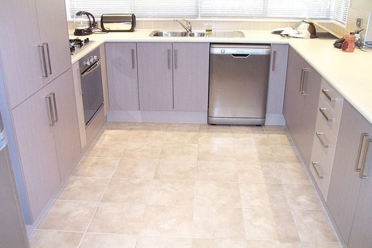 Photo of property in 19 Bluewater Place, Paraparaumu, 5032