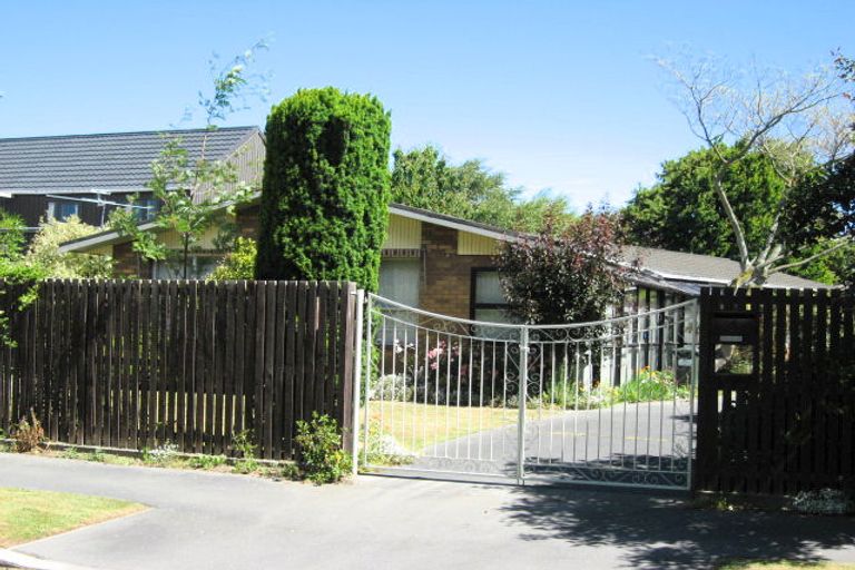 Photo of property in 6 Jamell Place, Avonhead, Christchurch, 8042