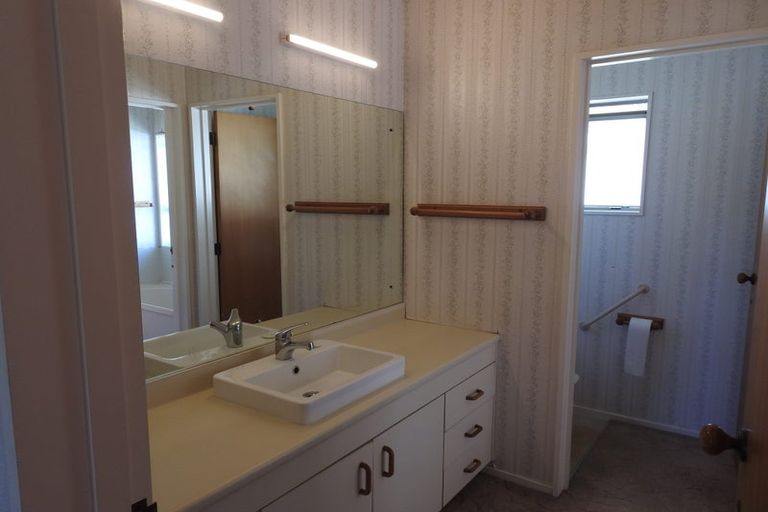 Photo of property in 1 Ongo Road, Hunterville, 4730