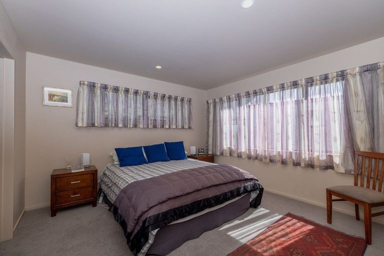 Photo of property in 10 Meadowbrook Place, Wanaka, 9305