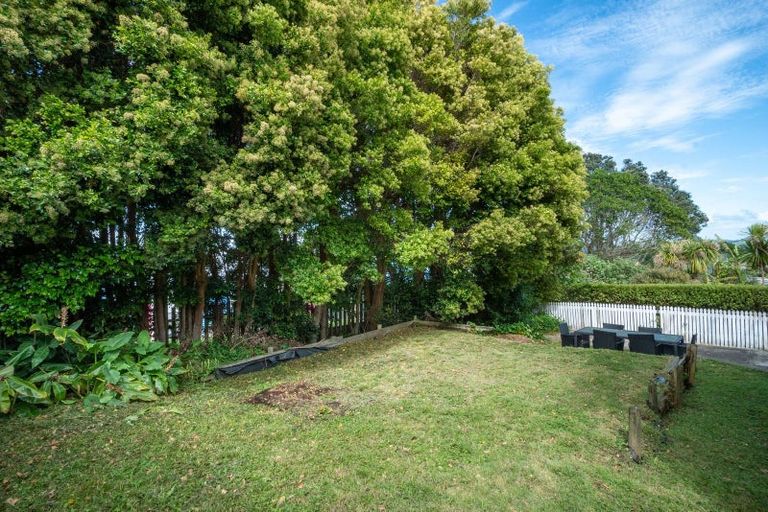 Photo of property in 43 Karaka Street, Helensville, 0800