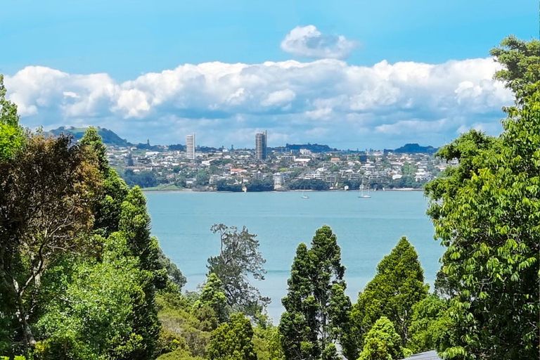 Photo of property in 6 Mollyhawk Place, Birkenhead, Auckland, 0626