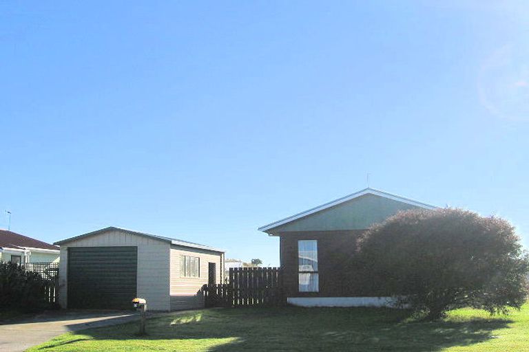 Photo of property in 44 Linwood Drive, Paraparaumu, 5032