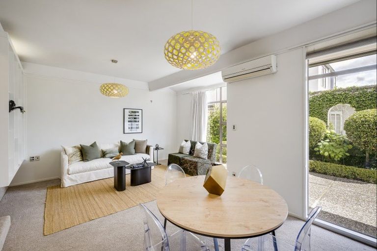 Photo of property in 2/14 Greenwood Road, Havelock North, 4130