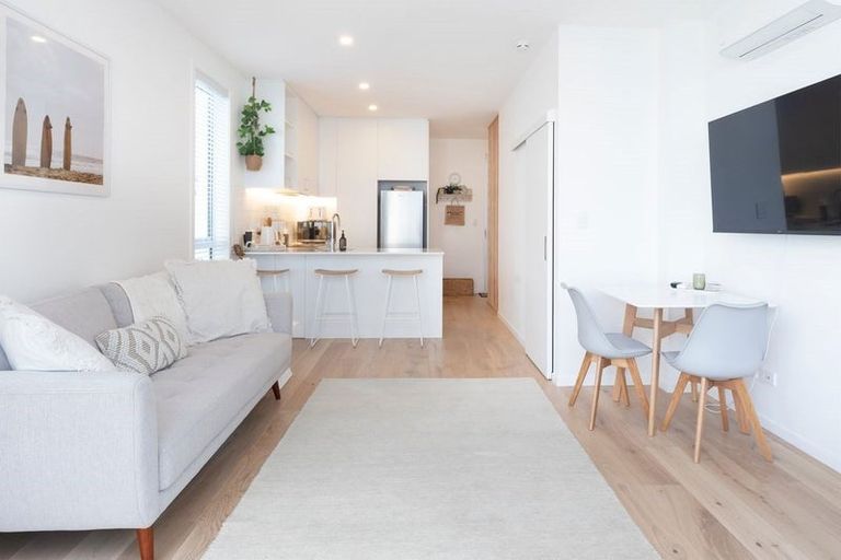 Photo of property in 4 Titoki Close, Matakana, 0985