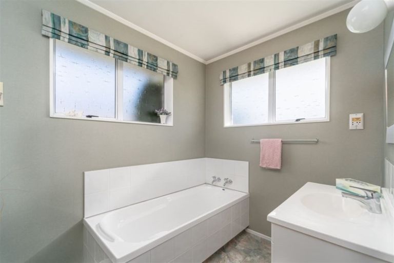 Photo of property in 23 Lowes Place, Solway, Masterton, 5810