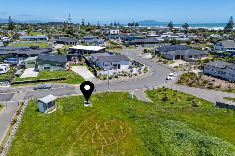 Photo of property in 13 Seagrass Place, Otaki Beach, Otaki, 5512