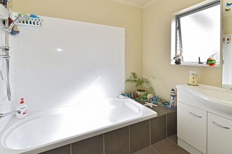 Photo of property in 2/17 Oakland Avenue, Papatoetoe, Auckland, 2025