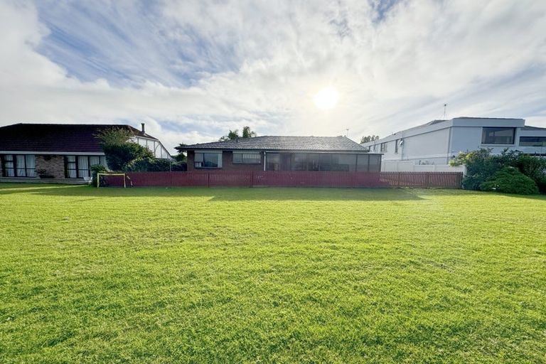 Photo of property in 124 Carnoustie Drive, Wattle Downs, Auckland, 2103