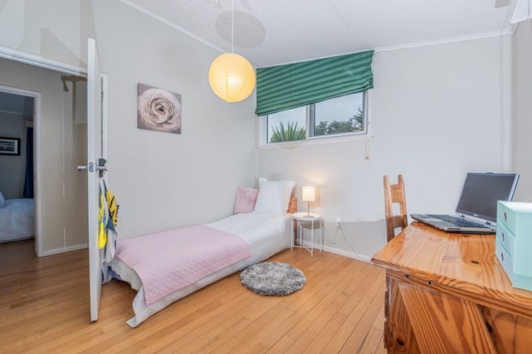 Photo of property in 2/27 Elliott Avenue, Bayview, Auckland, 0629
