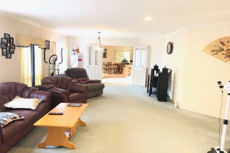 Photo of property in 33a Oakwood Grove, Eastern Beach, Auckland, 2012