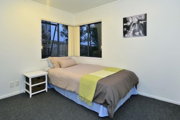 Photo of property in 136 Wiseley Road, West Harbour, Auckland, 0618