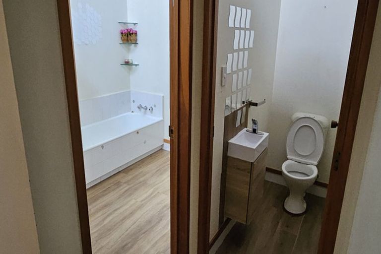 Photo of property in 30 Penning Road, Castor Bay, Auckland, 0620