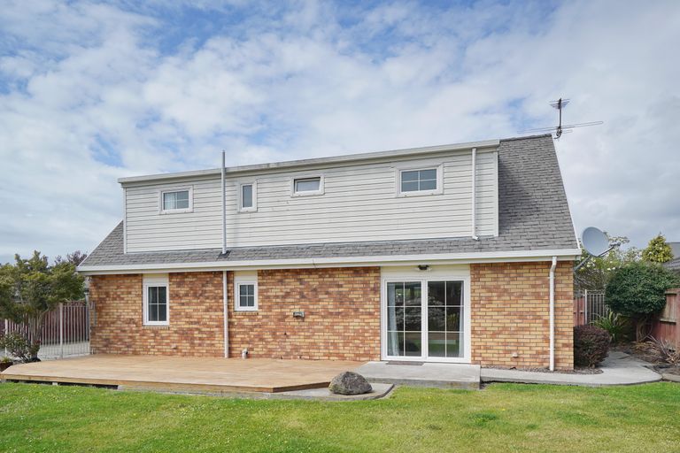 Photo of property in 35 Beauford Place, Parklands, Christchurch, 8083